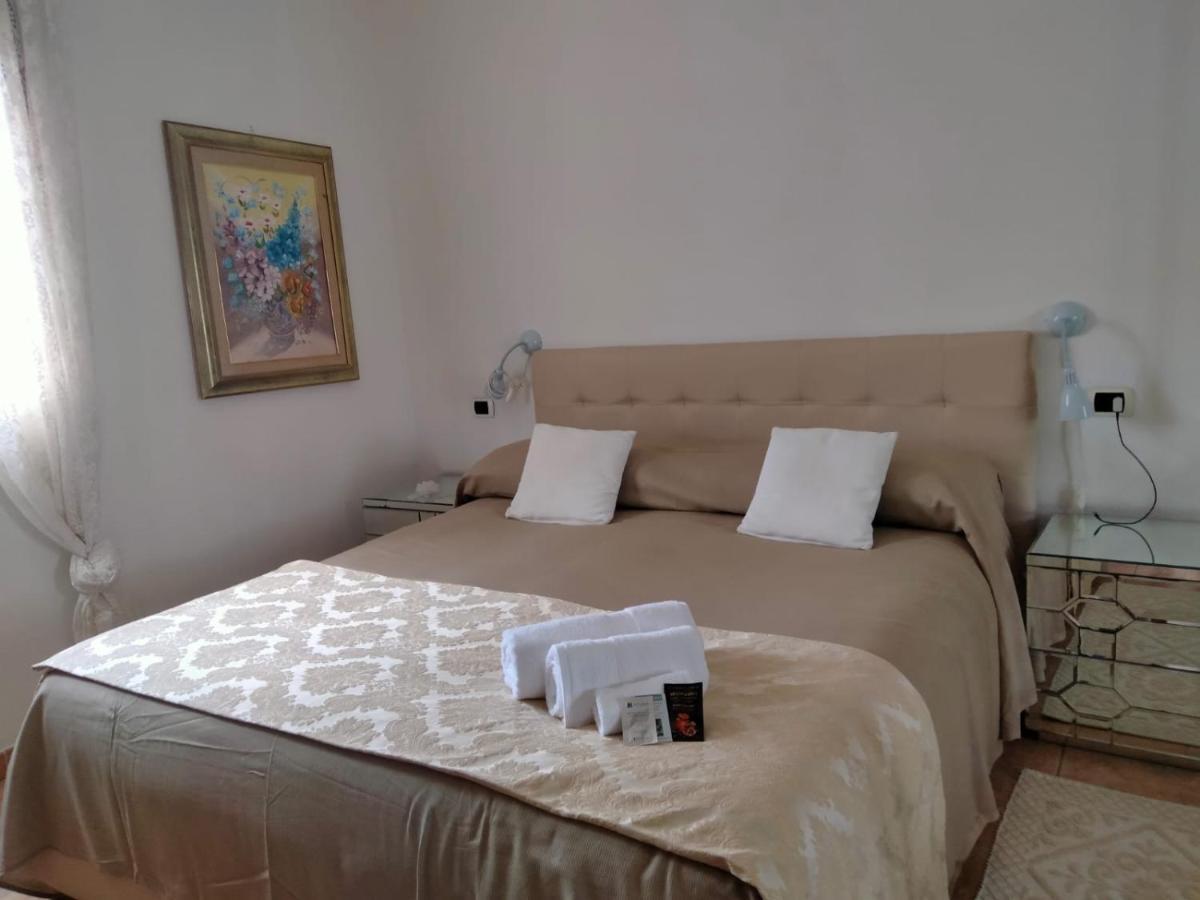 オルビア La Casa Dei Fenicotteri Bed & Breakfast エクステリア 写真